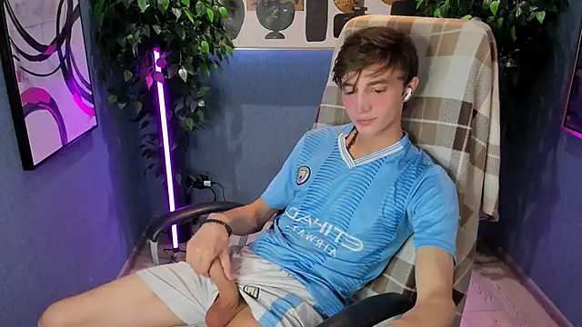 Snapshot of John_Weasley chatting on September 13, 2025, 8:20 pm John Weasley online show from September 13, 2025, 8:20 pm