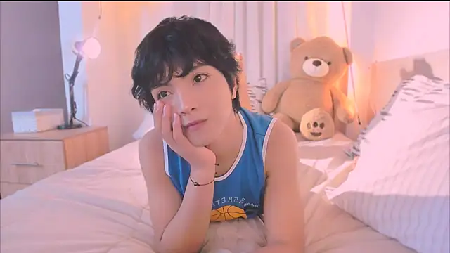 AllanYong18 online show from November 19, 2025, 7:19 am