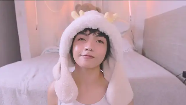 AllanYong18 online show from September 15, 2025, 5:41 am