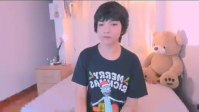 AllanYong18 online show from October 11, 2025, 4:57 am