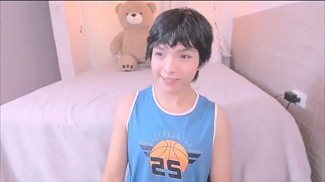 AllanYong18 online show from September 14, 2025, 10:59 am