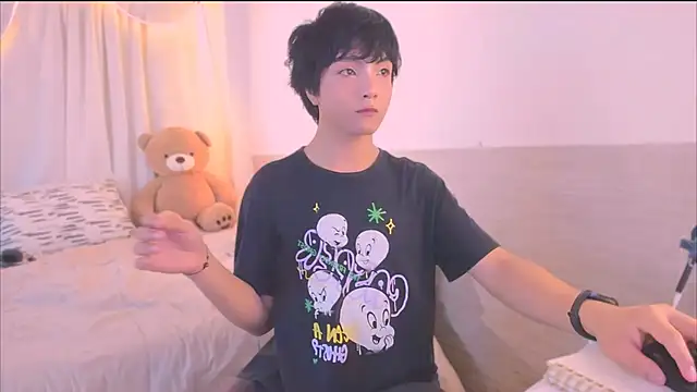 AllanYong18 online show from November 4, 2025, 4:16 am