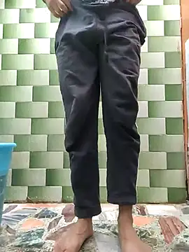 Snapshot of TOPMOON001 chatting on November 13, 2025, 5:33 am TOPMOON001 online show from November 13, 2025, 5:33 am