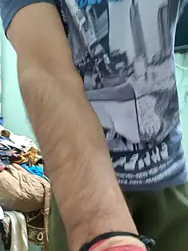 Snapshot of TOPMOON001 chatting on November 20, 2025, 5:19 am TOPMOON001 online show from November 20, 2025, 5:19 am