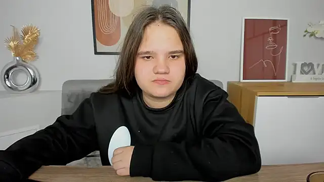 AdeleCruz online show from March 3, 2025, 4:26 pm