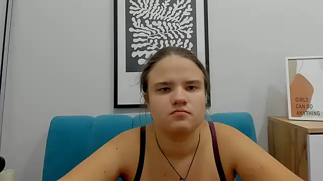 AdeleCruz online show from November 14, 2025, 1:04 pm