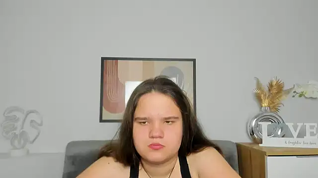 AdeleCruz online show from March 17, 2025, 1:29 pm