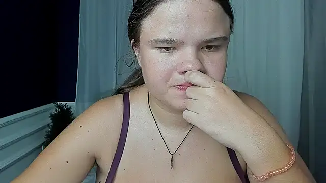 AdeleCruz online show from September 15, 2025, 12:16 pm