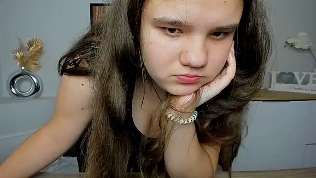 AdeleCruz online show from March 1, 2025, 4:44 pm