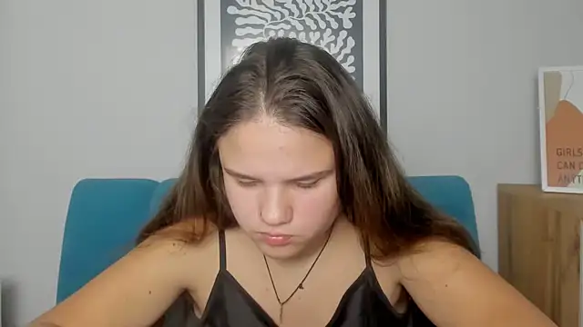 AdeleCruz online show from November 29, 2025, 1:11 pm