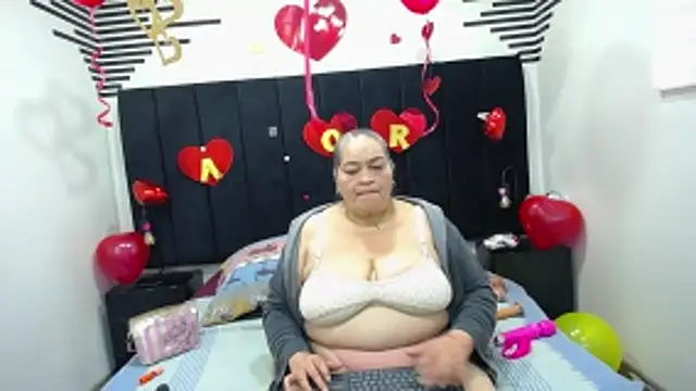 Snapshot of VickyBoobss chatting on February 15, 2026, 1:21 pm VickyBoobss online show from February 15, 2026, 1:21 pm