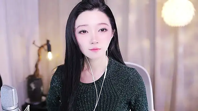 Snapshot of Zoe-99 chatting on February 5, 2026, 2:13 pm Zoe-99 online show from February 5, 2026, 2:13 pm