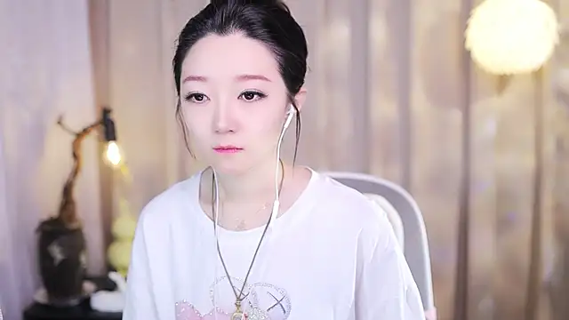 Snapshot of Zoe-99 chatting on December 21, 2025, 2:41 pm Zoe-99 online show from December 21, 2025, 2:41 pm