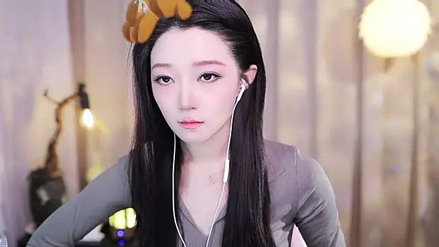 Snapshot of Zoe-99 chatting on December 22, 2025, 1:22 pm Zoe-99 online show from December 22, 2025, 1:22 pm