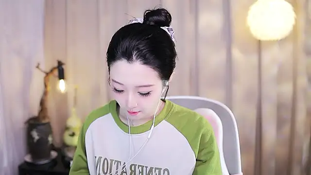 Snapshot of Zoe-99 chatting on January 14, 2026, 1:15 pm Zoe-99 online show from January 14, 2026, 1:15 pm