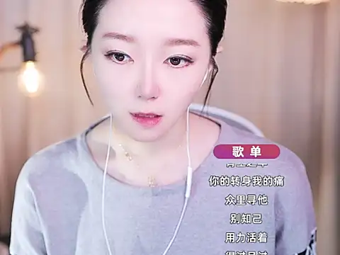 Snapshot of Zoe-99 chatting on October 8, 2025, 10:28 am Zoe-99 online show from October 8, 2025, 10:28 am