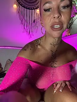 CheekyChels online show from September 24, 2025, 6:14 pm