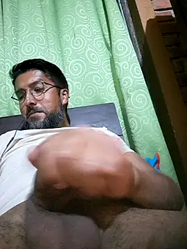 Snapshot of ElHades086 chatting on October 18, 2025, 3:19 am ElHades086 online show from October 18, 2025, 3:19 am