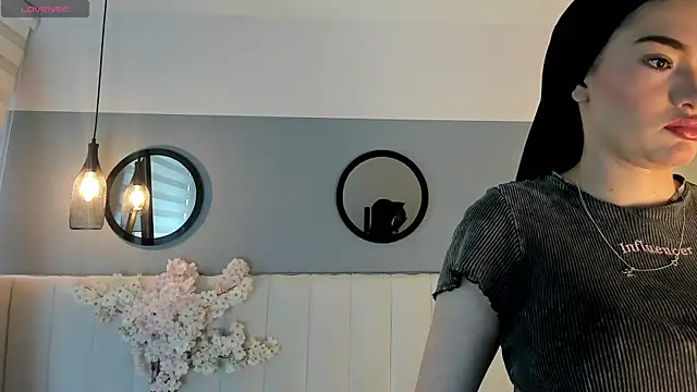 chelsea bolton  online show from March 19, 2026, 12:16 pm