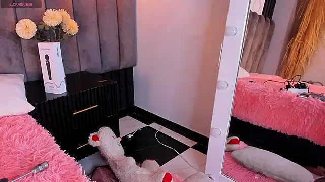 Snapshot of chelsea_bolton_ chatting on October 23, 2025, 1:10 pm chelsea bolton online show from October 23, 2025, 1:10 pm