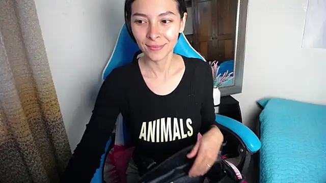 Aleska Miami online show from October 28, 2025, 7:02 pm