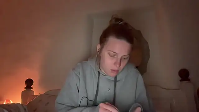 Ella-82 online show from June 1, 2026, 8:19 pm