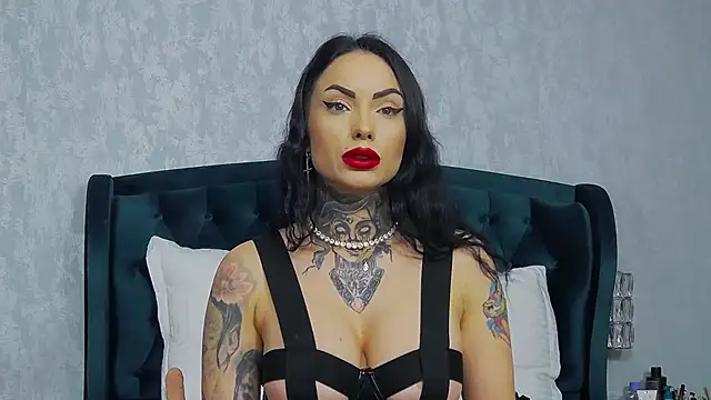 Snapshot of NataliaCristal chatting on December 4, 2025, 6:45 am NataliaCristal online show from December 4, 2025, 6:45 am