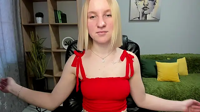 Snapshot of BeautyBlondy chatting on March 21, 2025, 1:45 pm BeautyBlondy online show from March 21, 2025, 1:45 pm