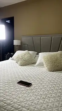 jumpingmodels online show from November 28, 2025, 9:37 pm