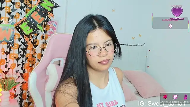 sweet dania  online show from October 26, 2025, 8:15 am