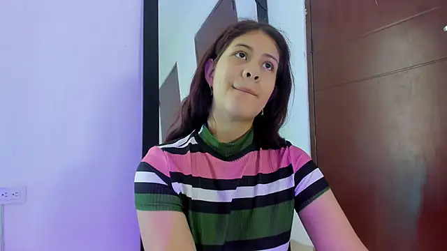 MiaQueen021 online show from September 17, 2025, 2:41 pm