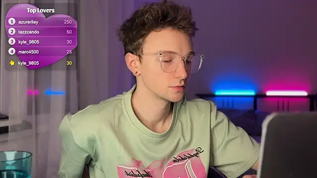 Snapshot of Calvin_Polanski chatting on January 10, 2025, 7:43 pm Calvin Polanski online show from January 10, 2025, 7:43 pm