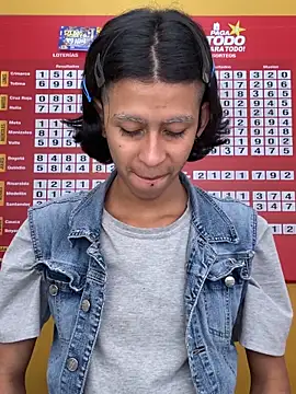 boysLittle online show from October 1, 2025, 3:27 pm