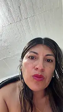 Snapshot of LunaBeya chatting on February 11, 2026, 12:49 pm LunaBeya online show from February 11, 2026, 12:49 pm