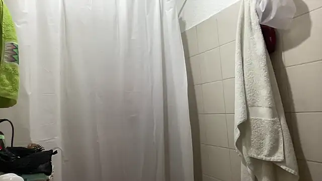 Snapshot of LunaBeya chatting on February 10, 2026, 12:26 pm LunaBeya online show from February 10, 2026, 12:26 pm