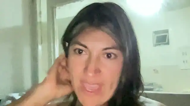 Snapshot of LunaBeya chatting on November 20, 2025, 11:11 am LunaBeya online show from November 20, 2025, 11:11 am