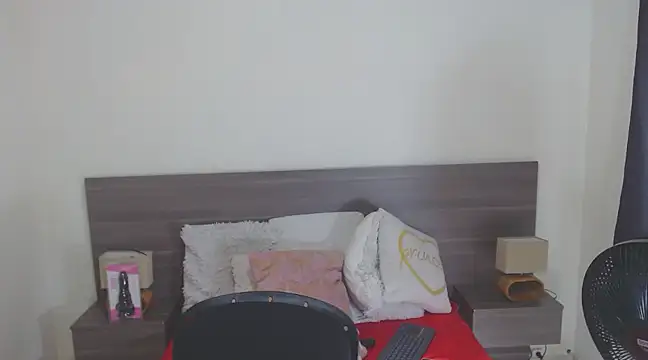 RAICHELLCOOPER1 online show from March 17, 2025, 10:29 pm