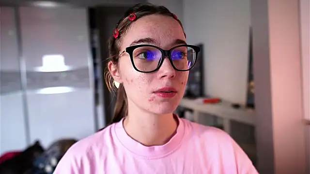 ileanacampbe online show from October 25, 2025, 7:18 am