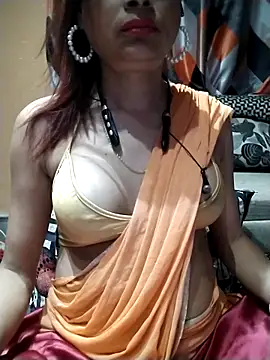 SANA-LEONI online show from November 20, 2025, 3:02 pm