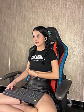 StefanyRousse online show from November 14, 2025, 12:09 pm