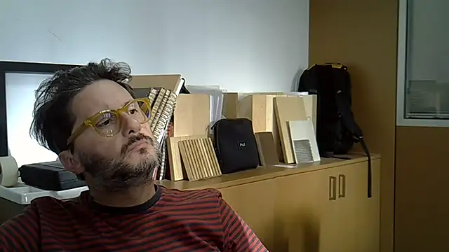 Snapshot of Cellino4 chatting on September 30, 2025, 3:40 pm Cellino4 online show from September 30, 2025, 3:40 pm