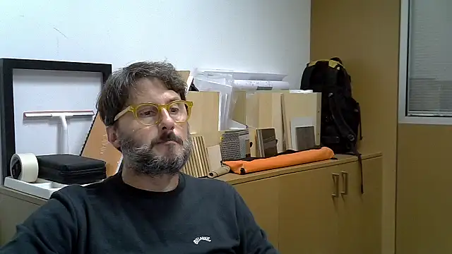 Snapshot of Cellino4 chatting on October 17, 2025, 4:20 pm Cellino4 online show from October 17, 2025, 4:20 pm