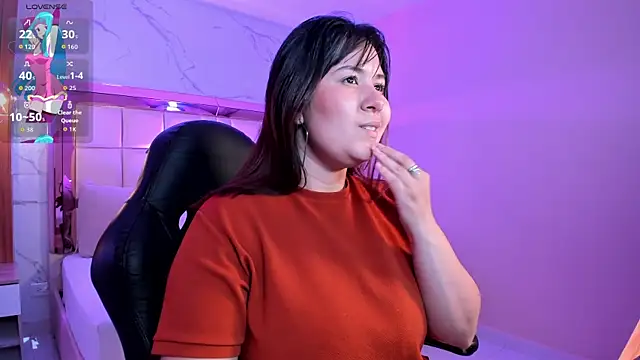 Snapshot of zoes_milee chatting on November 28, 2025, 11:32 am zoes milee online show from November 28, 2025, 11:32 am