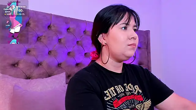 Snapshot of zoes_milee chatting on November 10, 2025, 11:37 am zoes milee online show from November 10, 2025, 11:37 am