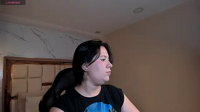 zoes milee online show from April 14, 2026, 11:37 am