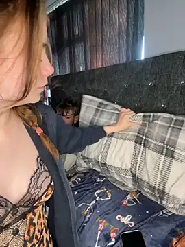 VioletxBlue online show from September 16, 2025, 7:20 am