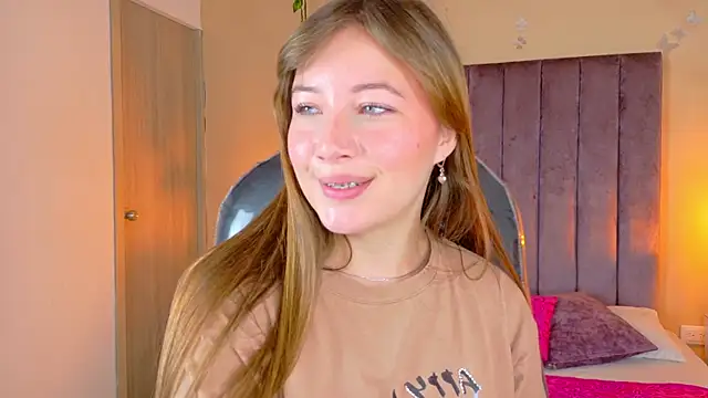 Dahlia Rousse online show from April 16, 2026, 12:11 am