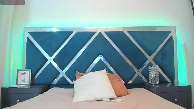 LucineArias online show from April 10, 2026, 8:05 pm