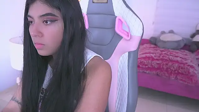 Snapshot of Zoee_0 chatting on January 22, 2025, 1:53 am Zoee 0 online show from January 22, 2025, 1:53 am