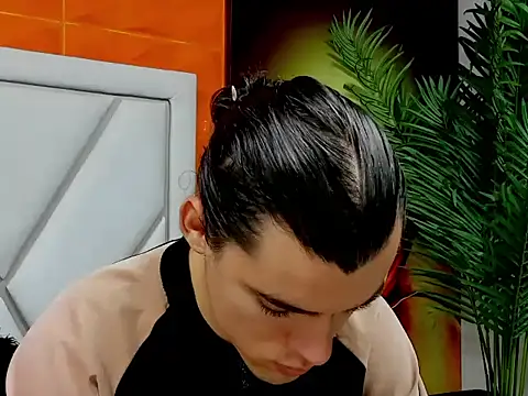 Snapshot of maxi_styles chatting on February 17, 2026, 12:35 pm maxi styles online show from February 17, 2026, 12:35 pm